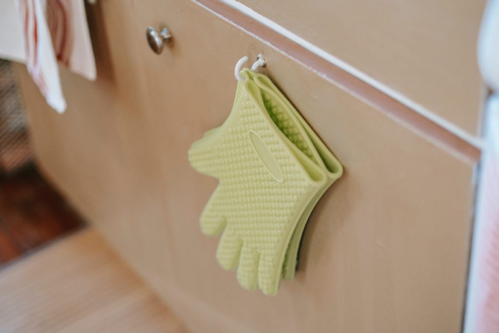 Clean your oven with a rubber glove